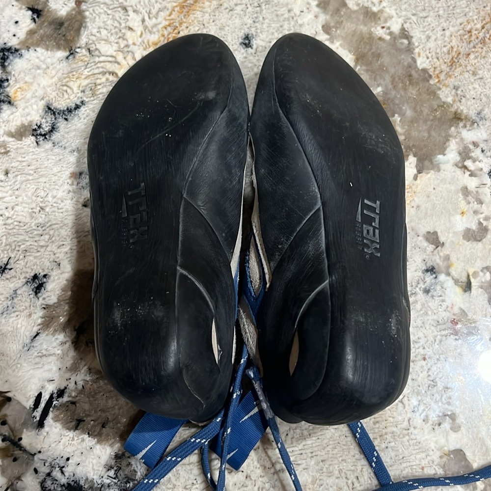 Evolv Climbing Shoes - Picture 3 of 3